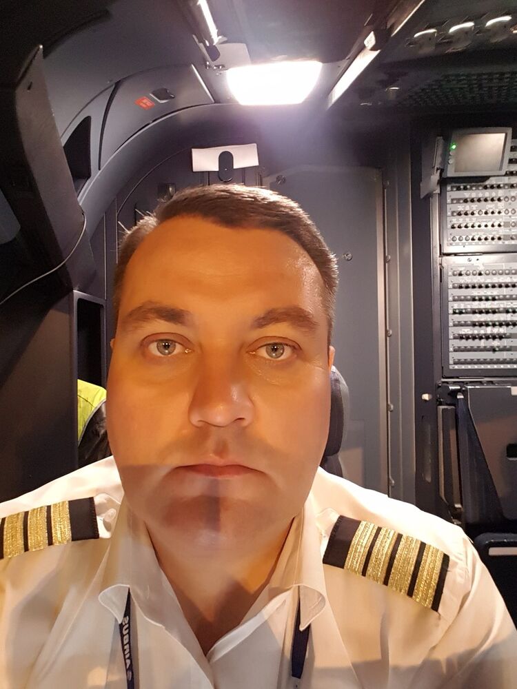  19321389  Haik, 47 ,    