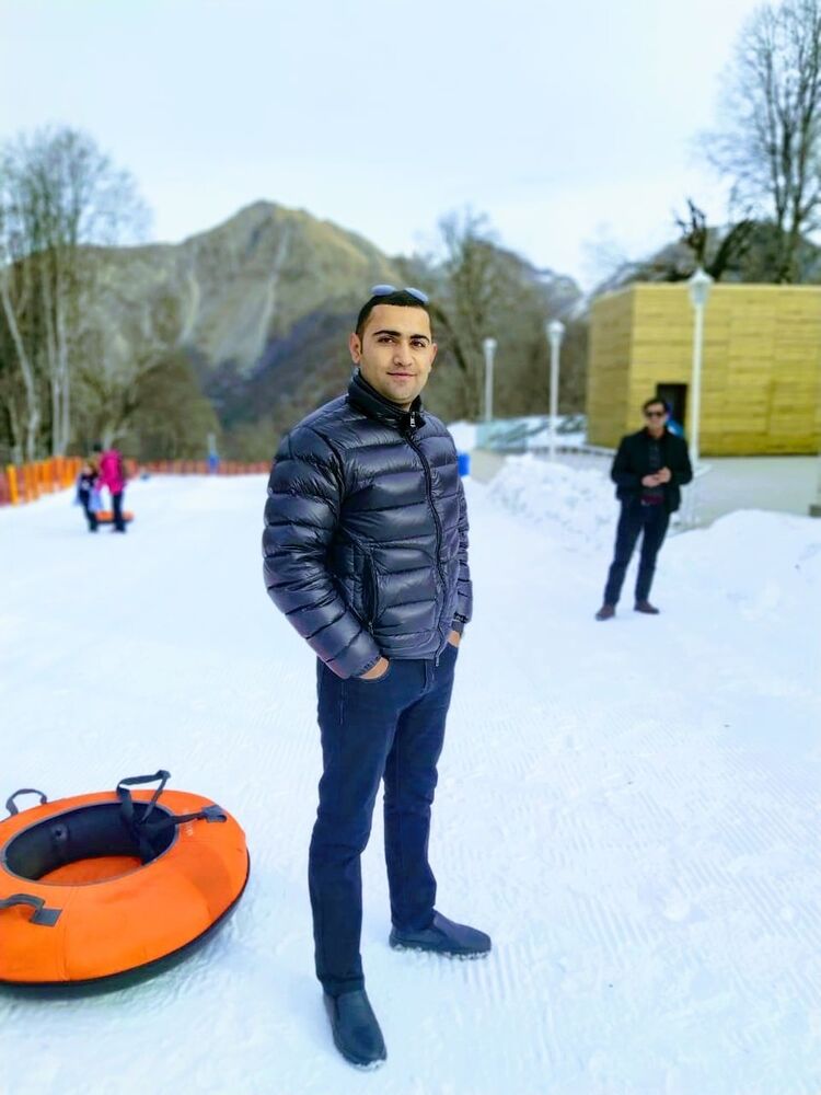  18604749  Azer, 35 ,    