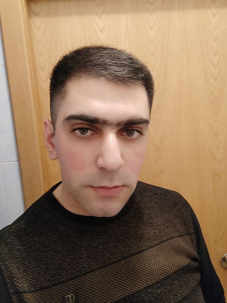  36676039  Gedeon, 29 ,    -