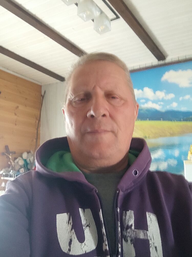  48273109  , 61 ,    