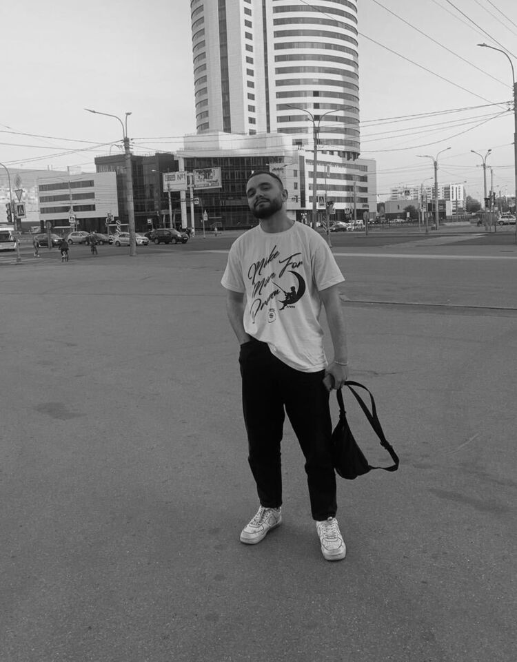  31351849  , 22 ,    -