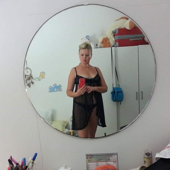  21950559  ELENA, 51 ,    