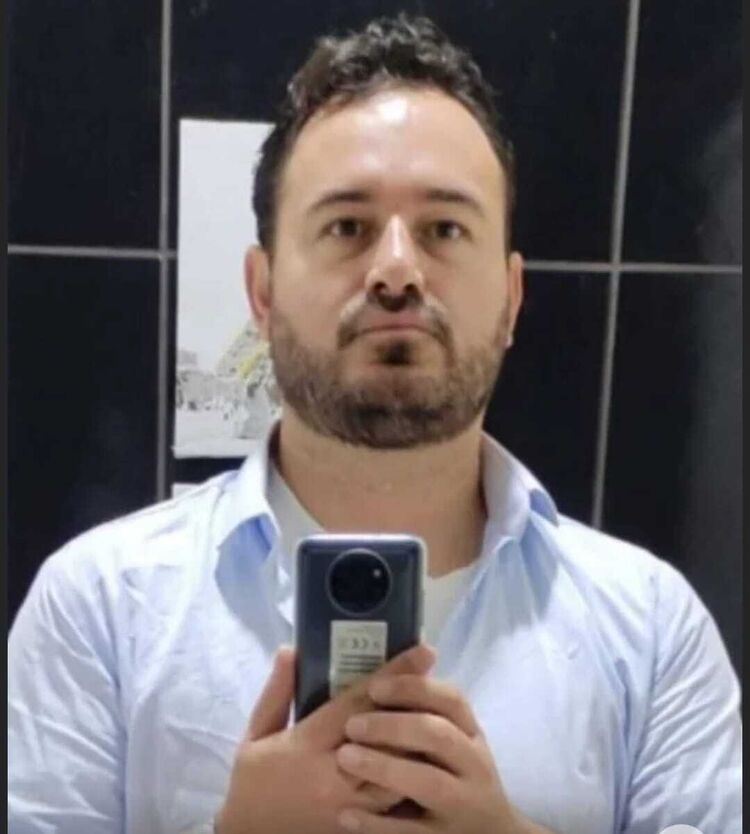  52832729  Flavio, 40 ,    