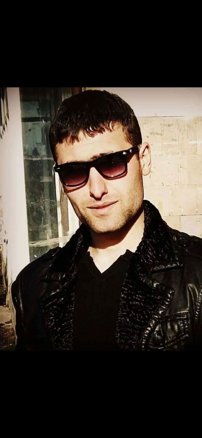  ,   Armen, 34 ,   ,   