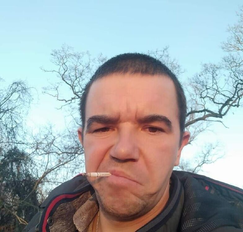  21840399  Maratik, 45 ,    
