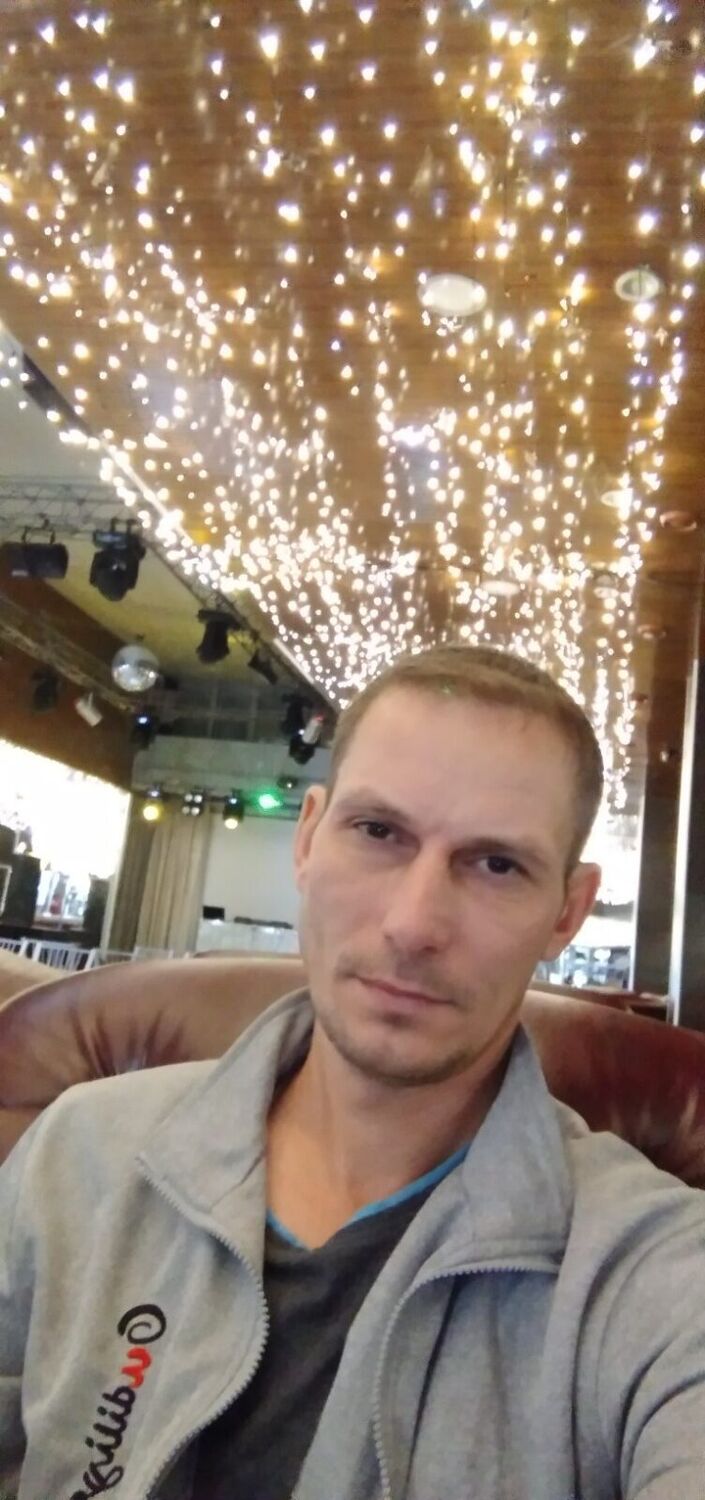  24907919  Oleg, 47 ,    