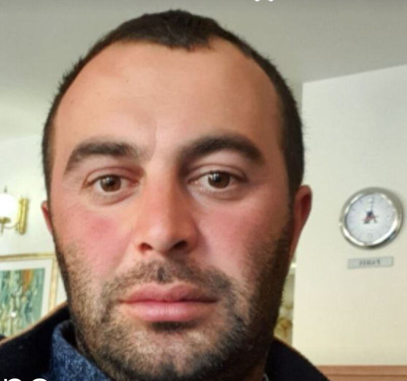  ,   Gagik, 38 ,  
