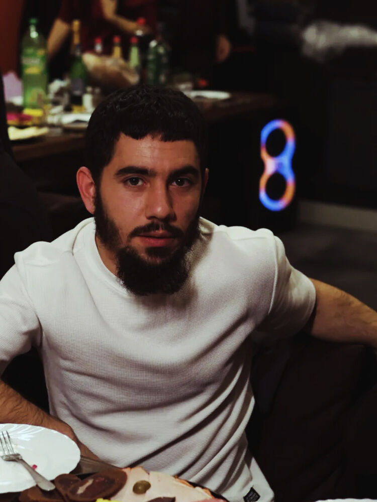  54608859  Narek, 26 ,    