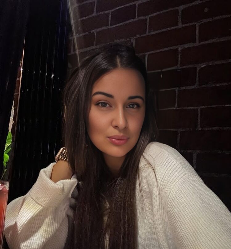  49391679  Tarasova, 33 ,    