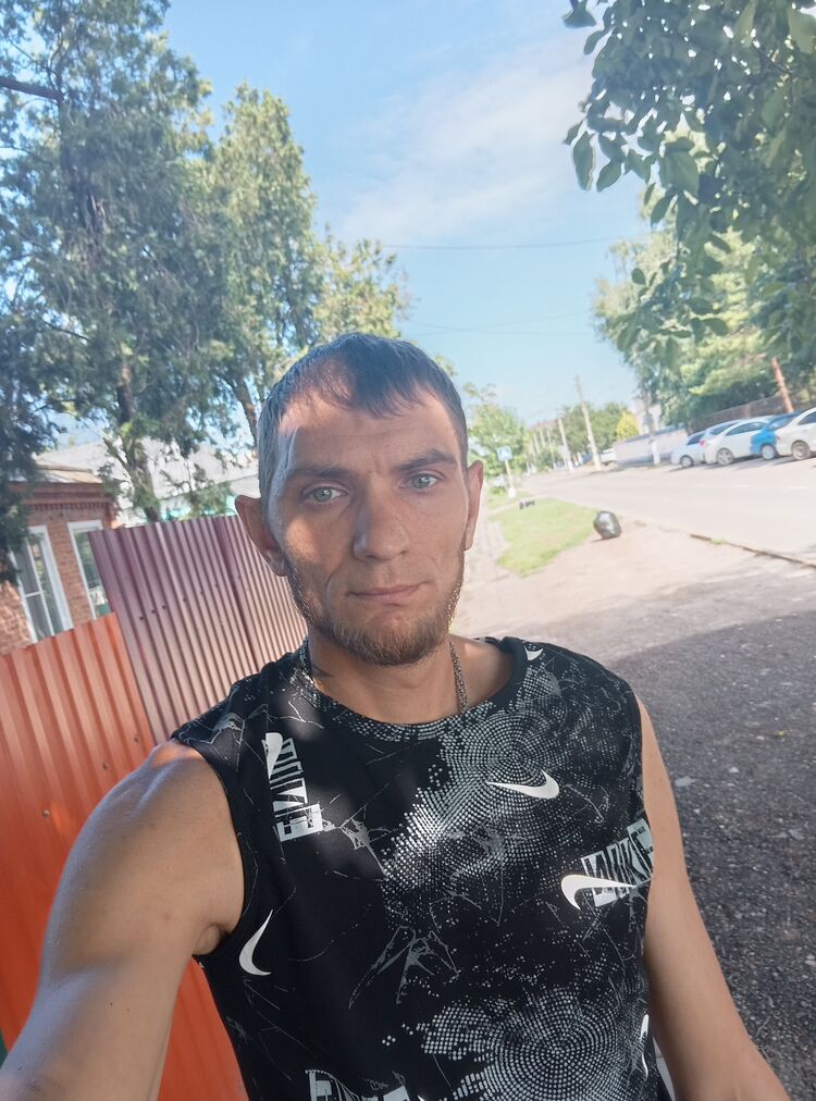  ,   Eduard, 32 ,   ,   