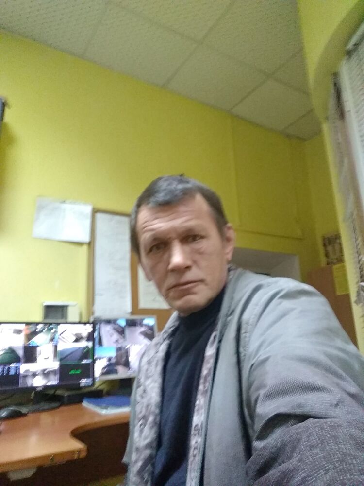  28613599  Farit, 61 ,    