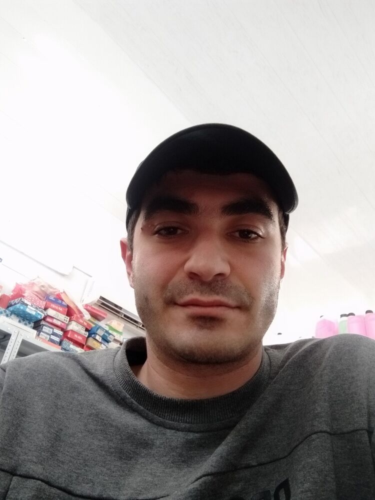  22089709  Adis, 33 ,    