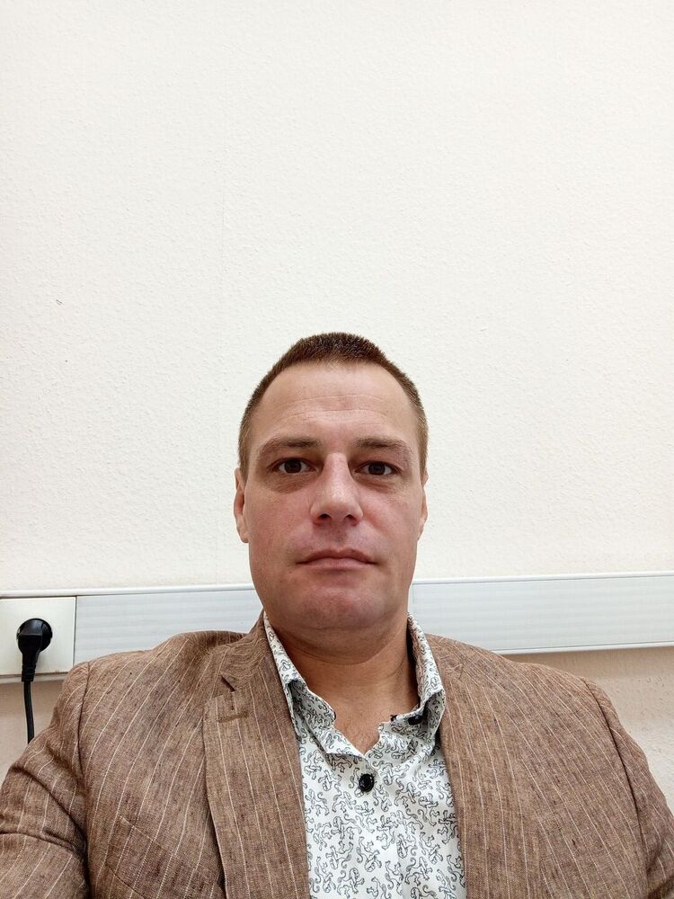  38314819  Viktor, 44 ,    -