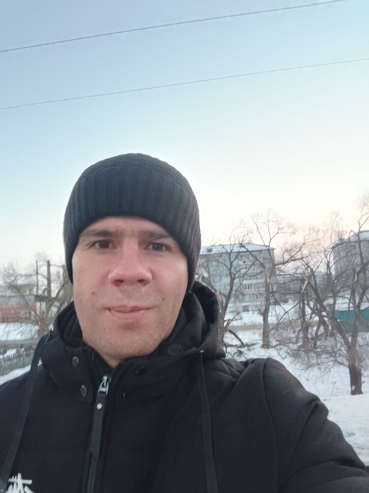  40017429  Andrei, 37 ,    