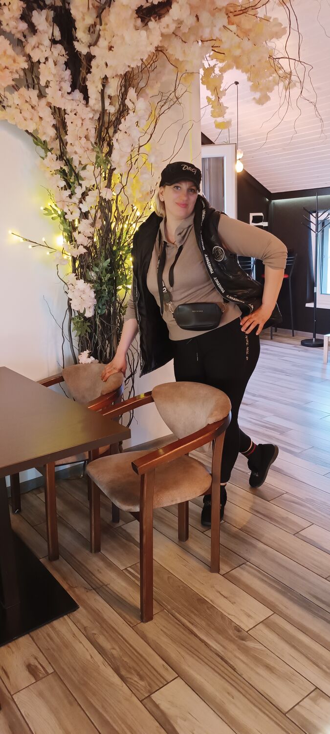  ,   Lina, 41 ,  