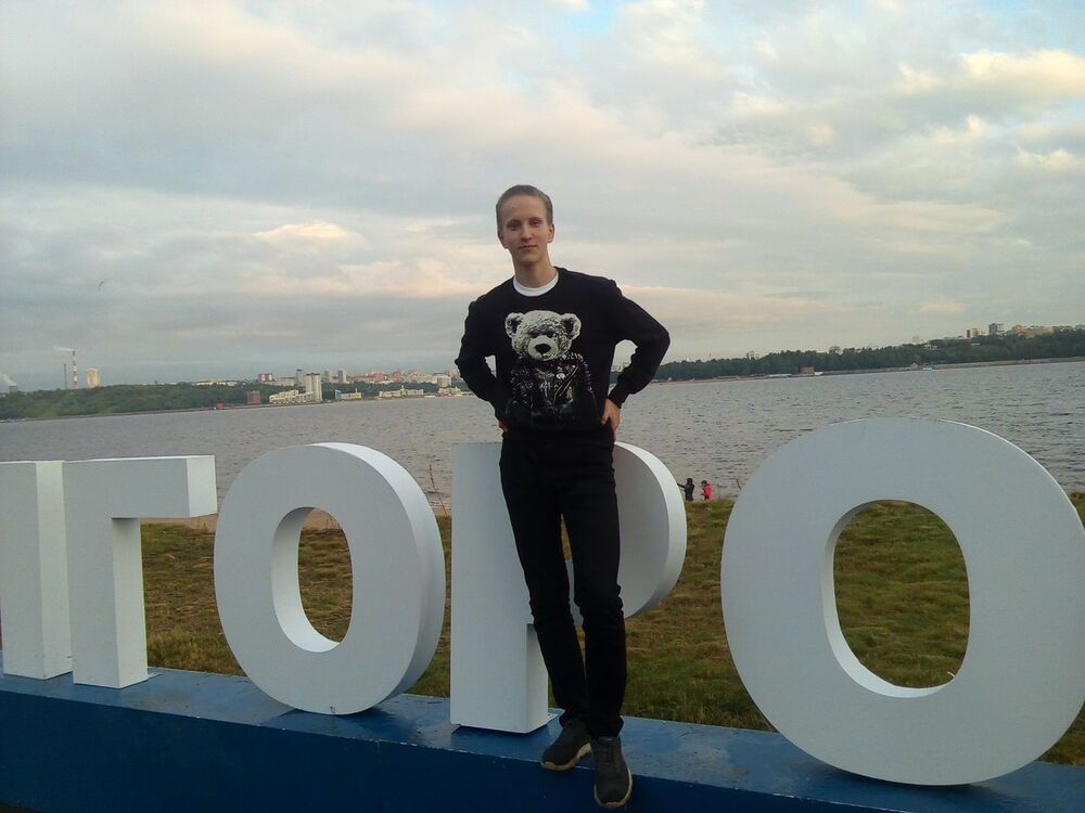  13028519  Daniil, 25 ,    