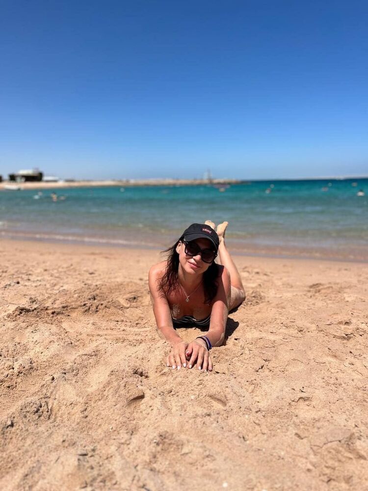  ,   Lulu, 42 ,   c 