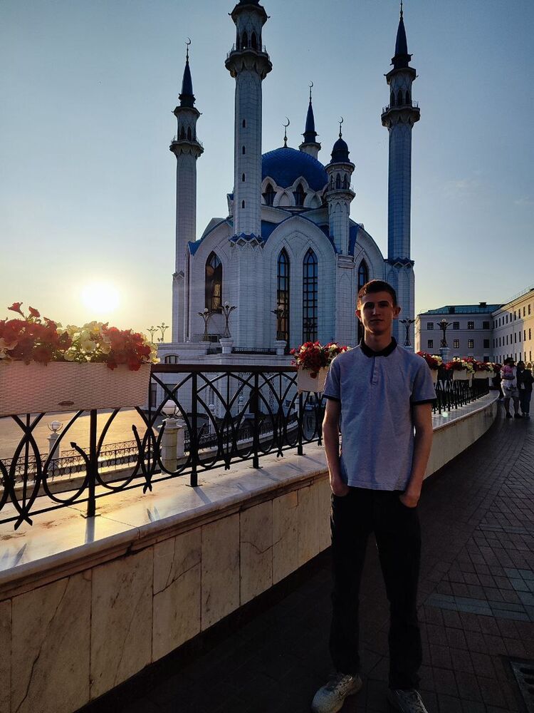  54421379  Egor, 18 ,     