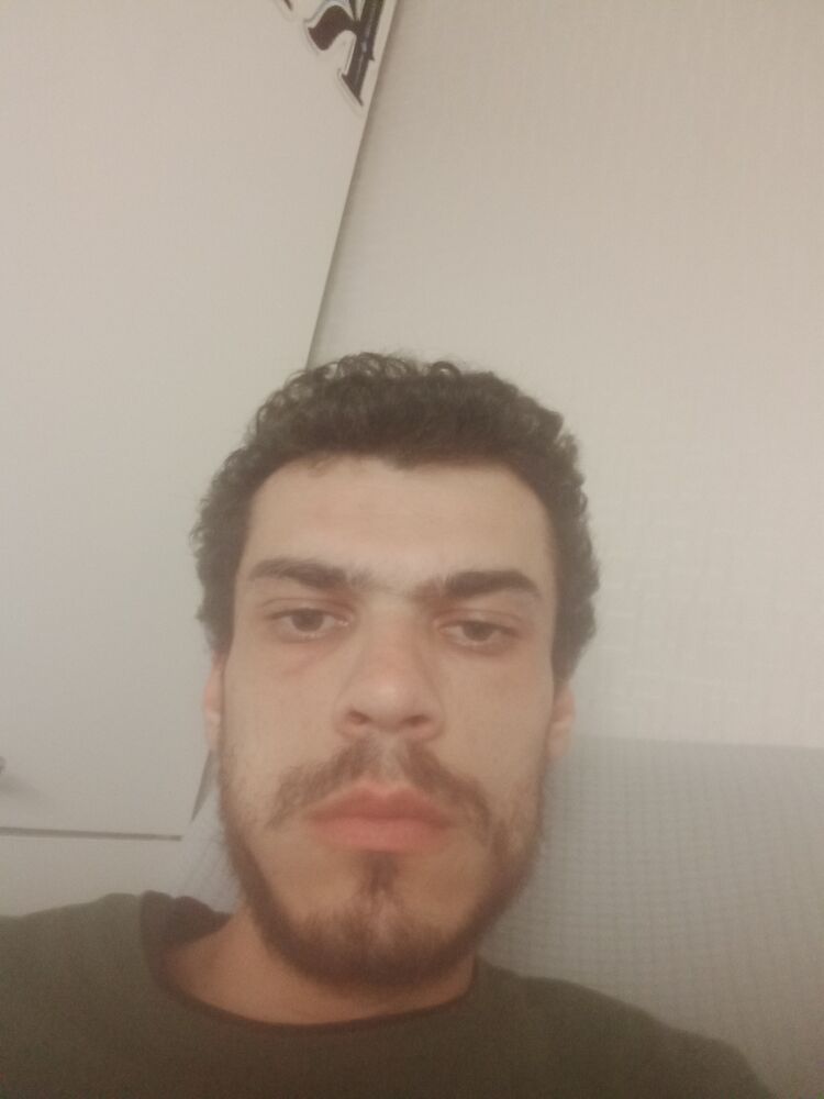  42870499  Robert, 28 ,    