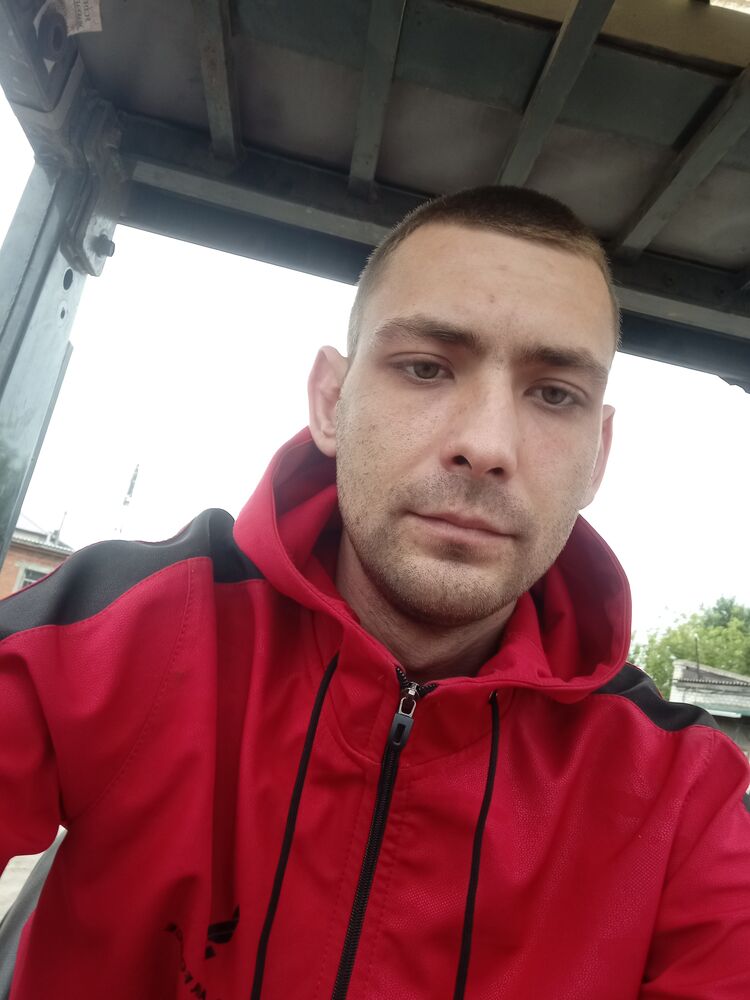  28517049  Denis, 27 ,    