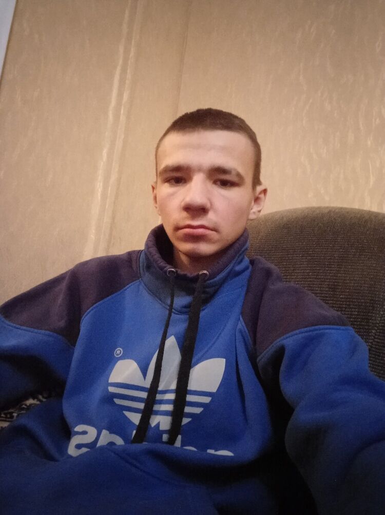  22402449  Ivan, 25 ,    