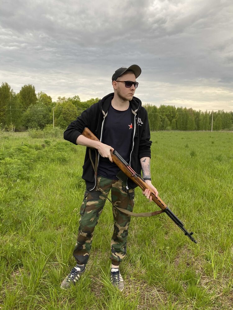  27353689  Slavik, 32 ,    