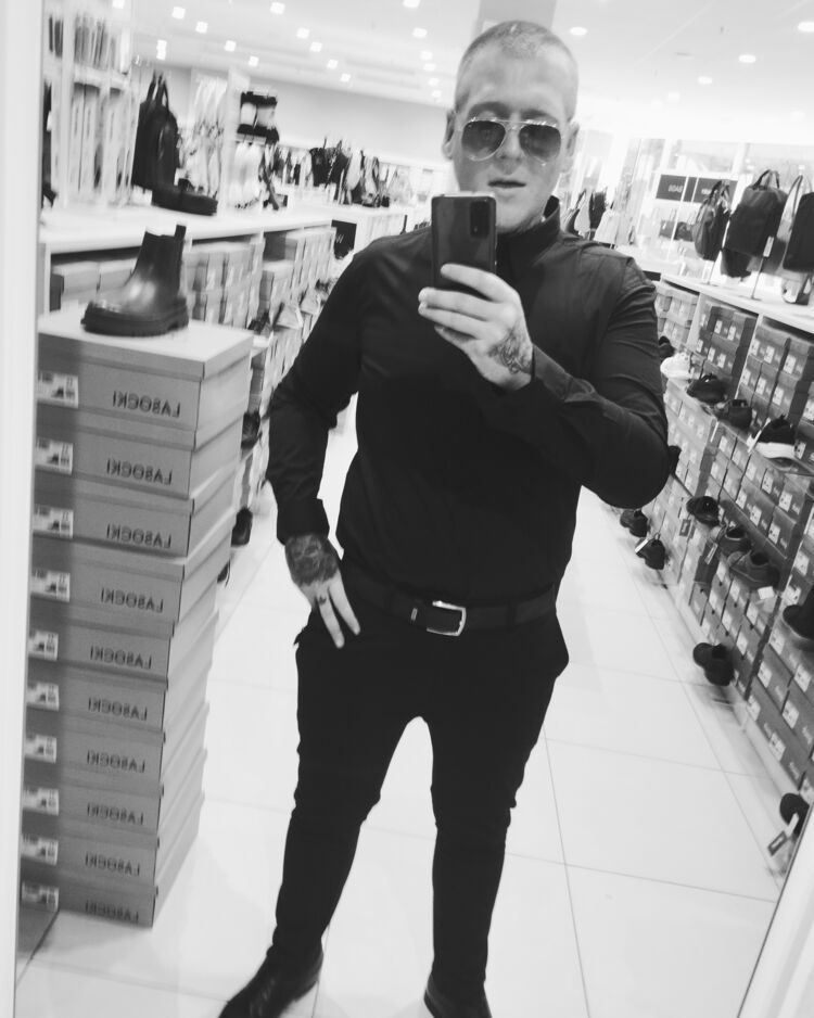 40967179  Maksim, 31 ,    Praha