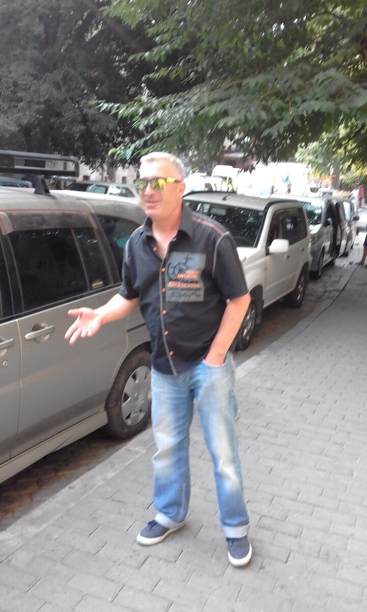  10167169  Irakli, 52 ,    