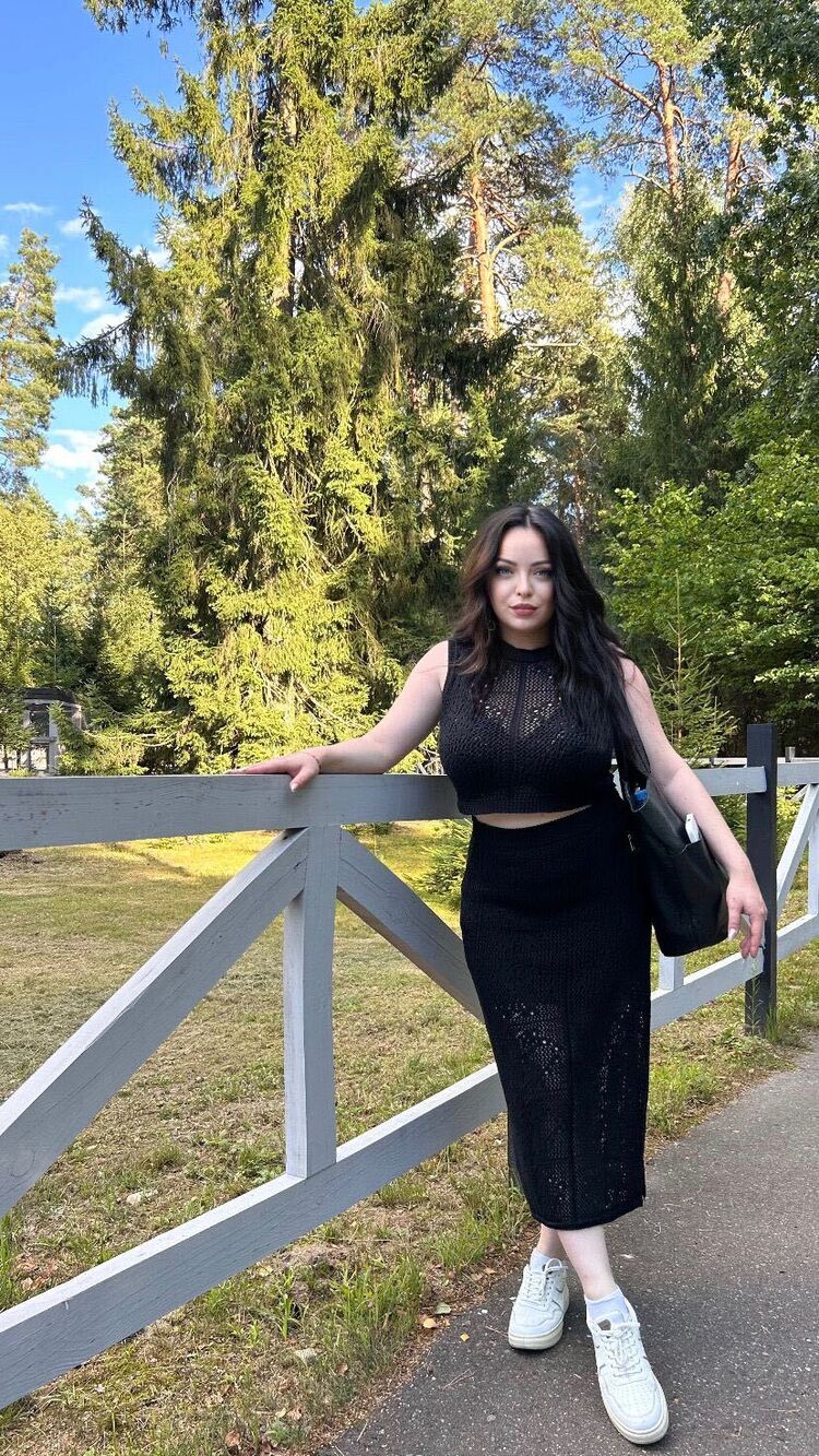  49023169  Veronika, 28 ,    