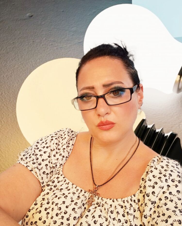  ,   Hayat, 49 ,     , c 