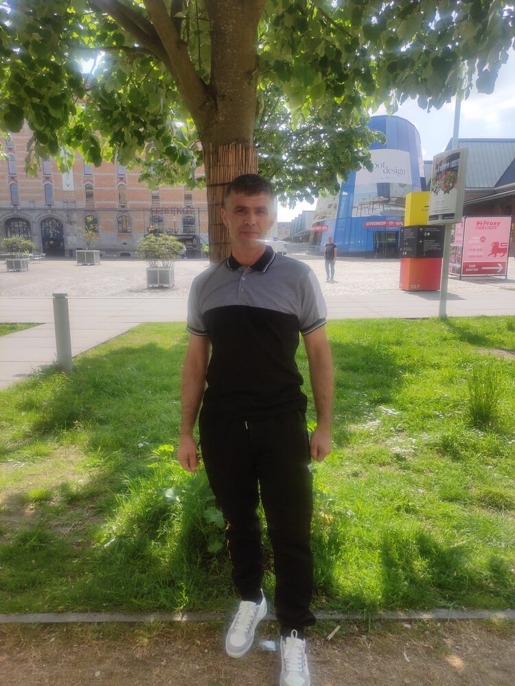  Sint-Pieters-Leeuw,   , 43 ,   ,   