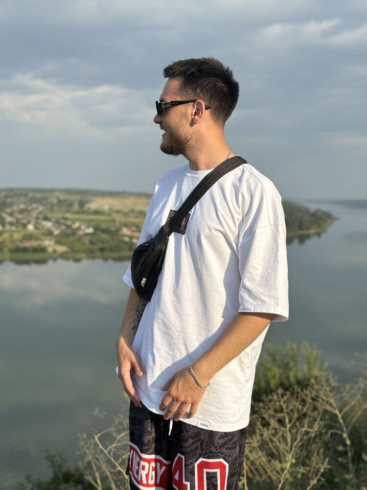  ,   Adrian, 23 ,   ,   