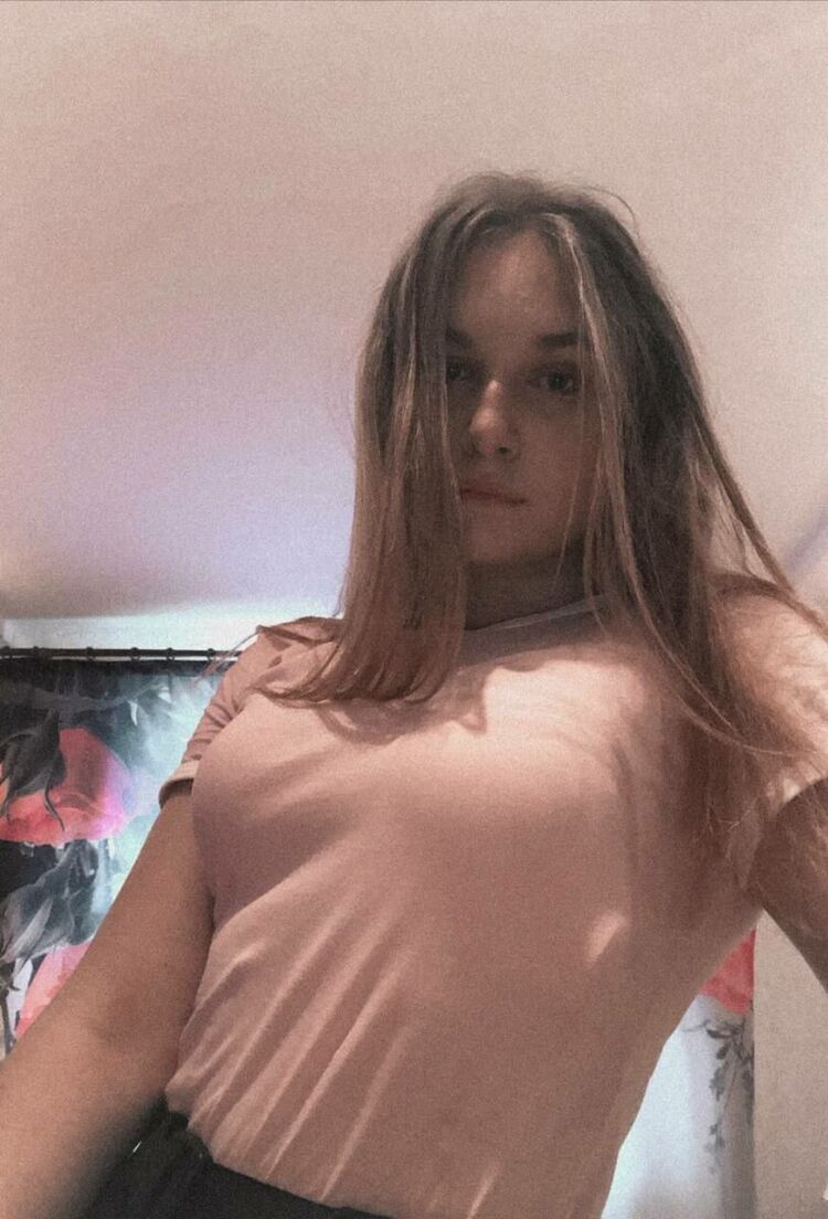  22567469  Daria, 23 ,    