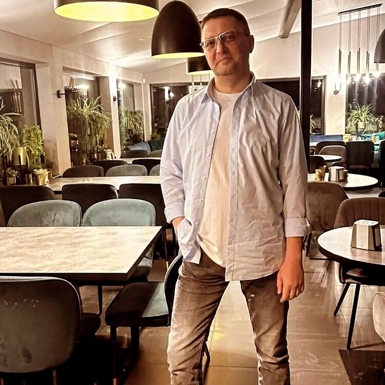  54508839  Jurij, 48 ,    