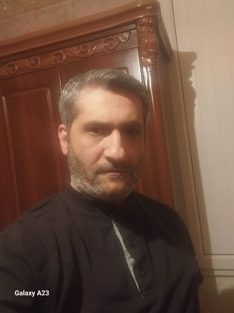  39886079  Sadiq, 46 ,    