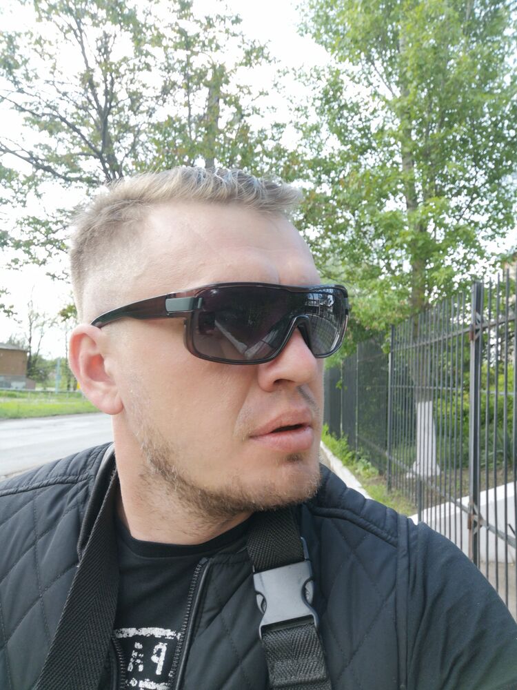  38153189  Viktor, 39 ,    