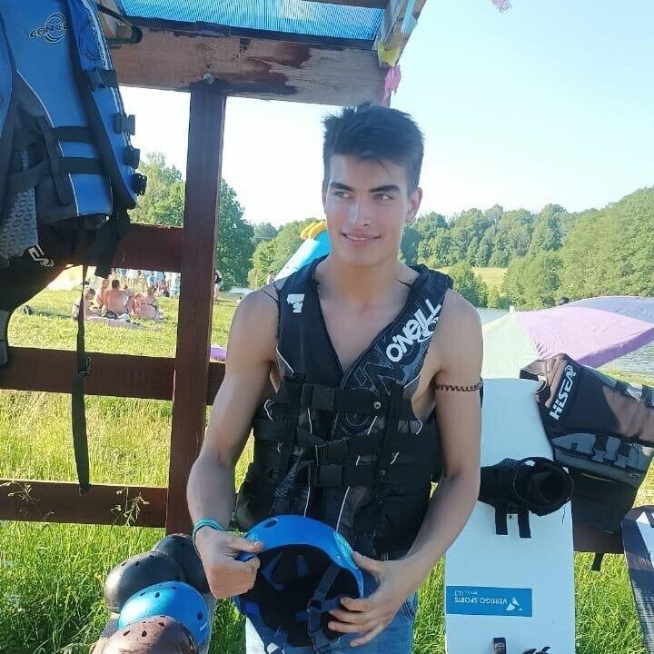  47098549  , 21 ,    