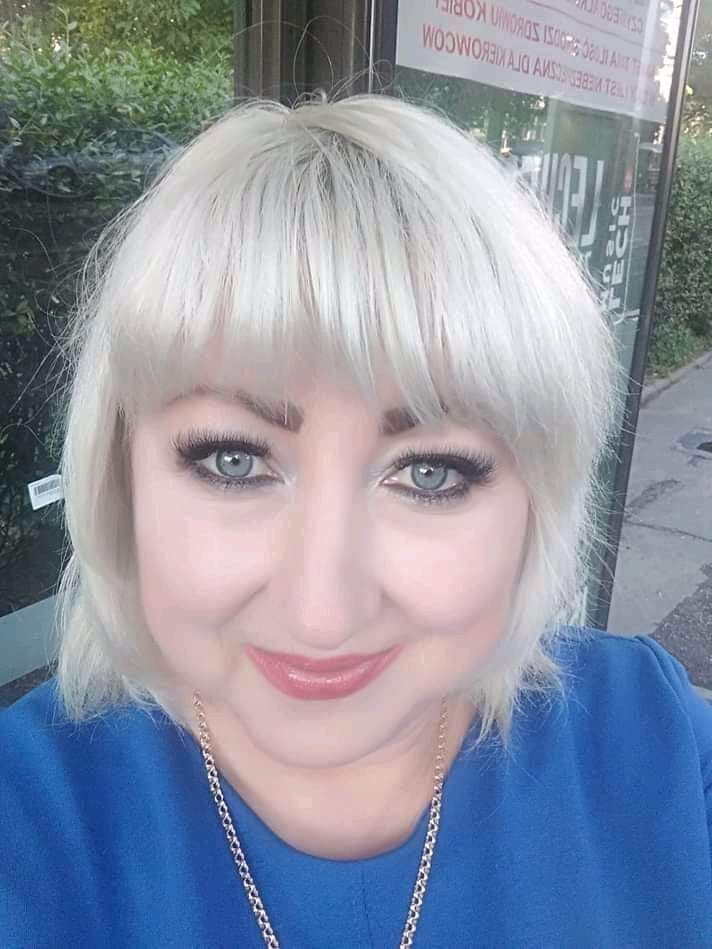  22752279  Larissa, 57 ,    