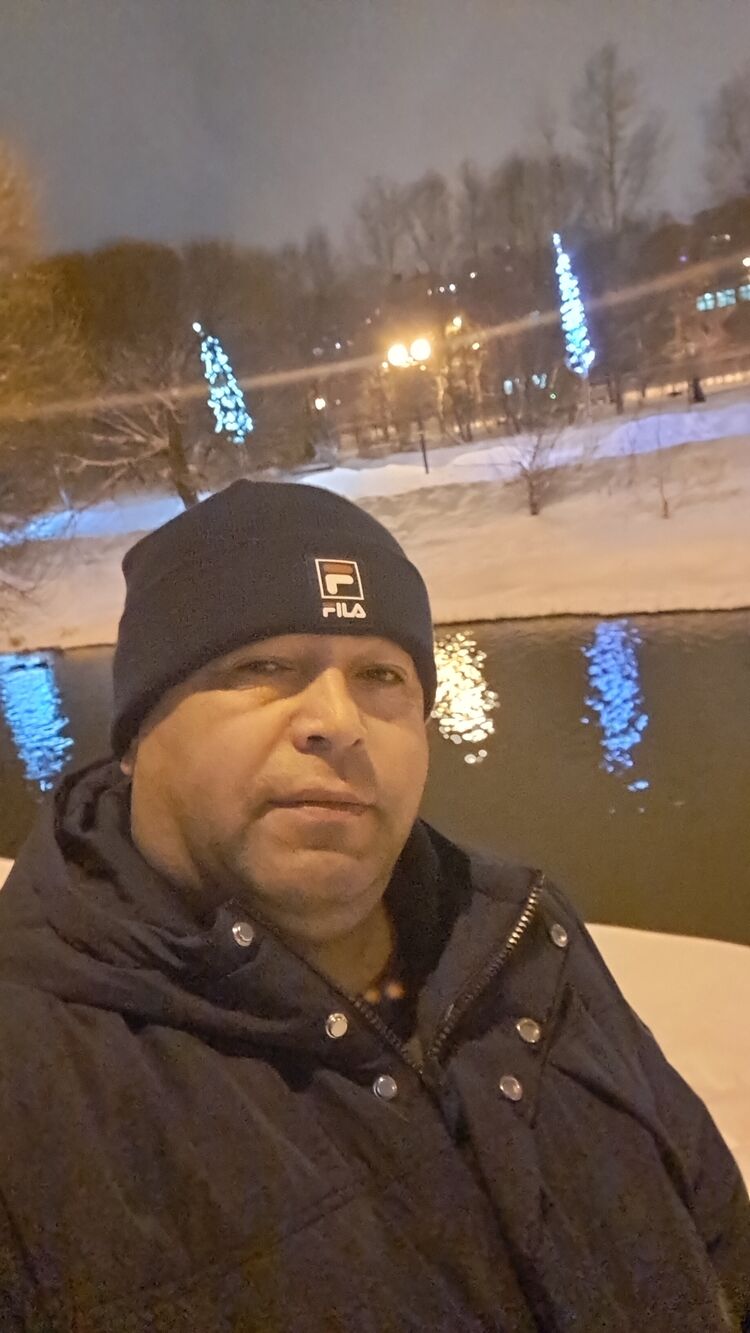  ,   Tolik, 48 ,     