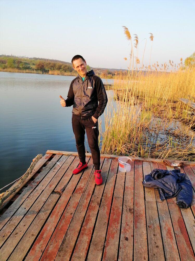  15973299  Maksim, 49 ,    