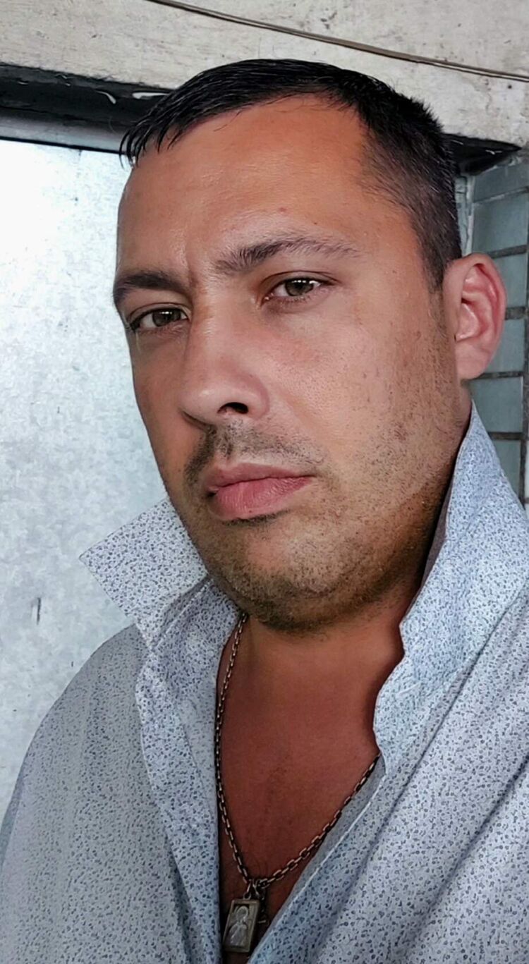  33096869  Anton, 38 ,    