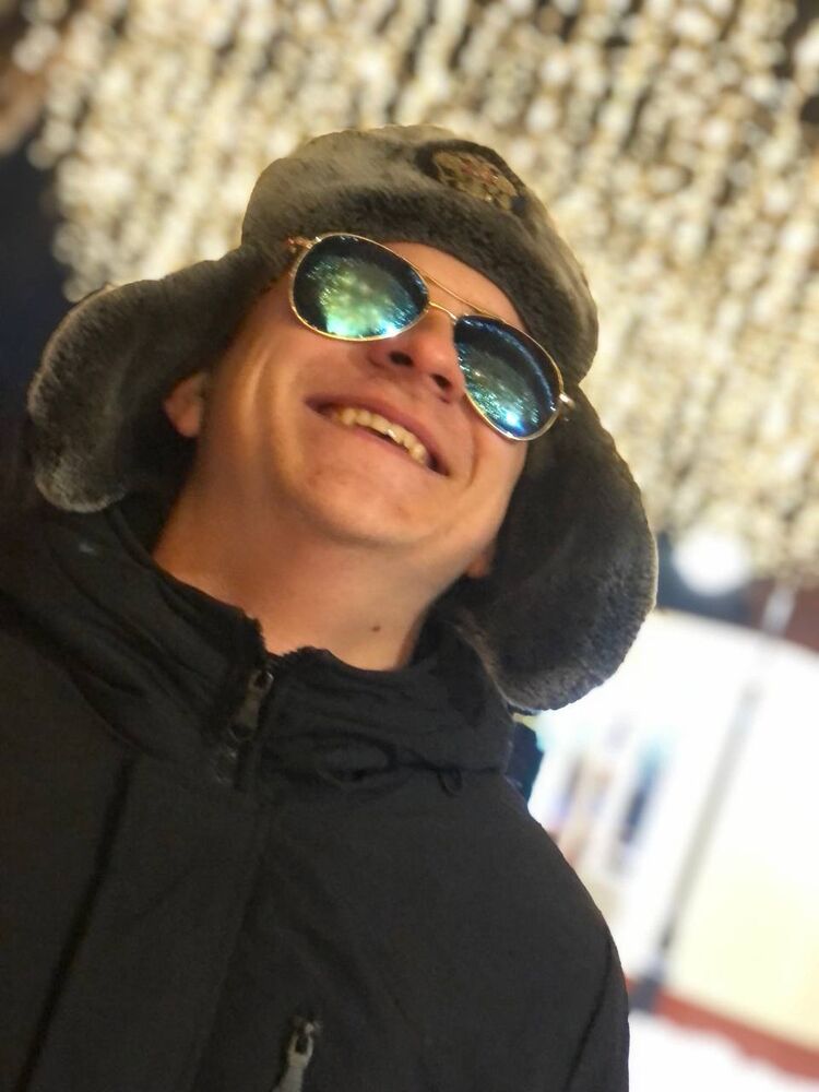  31873489  Ivan, 21 ,    