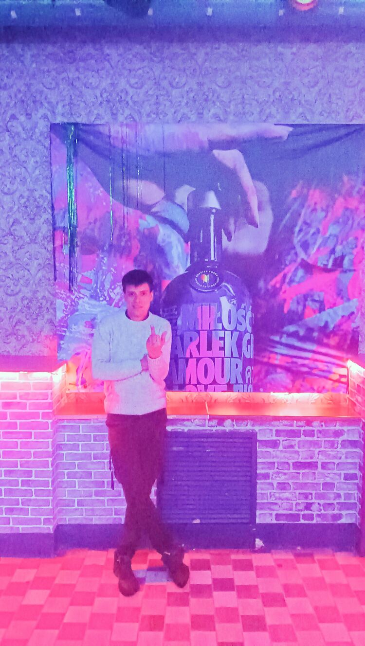  48952049  Slava, 33 ,    