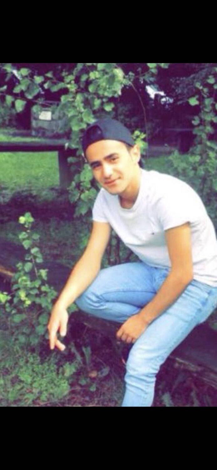  32250959  Lukas, 36 ,    
