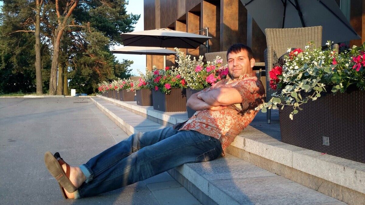  6194779  Maksim, 47 ,    