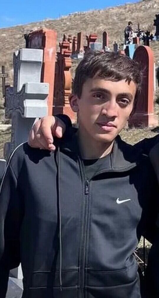  53903519  Erik, 25 ,    