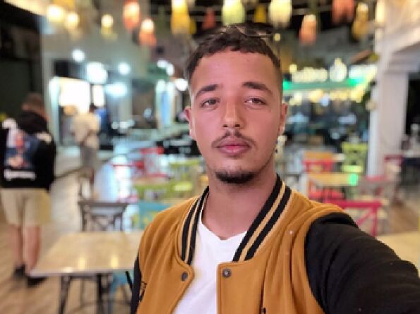  Abbots Langley,   Aziz, 20 ,     , c 