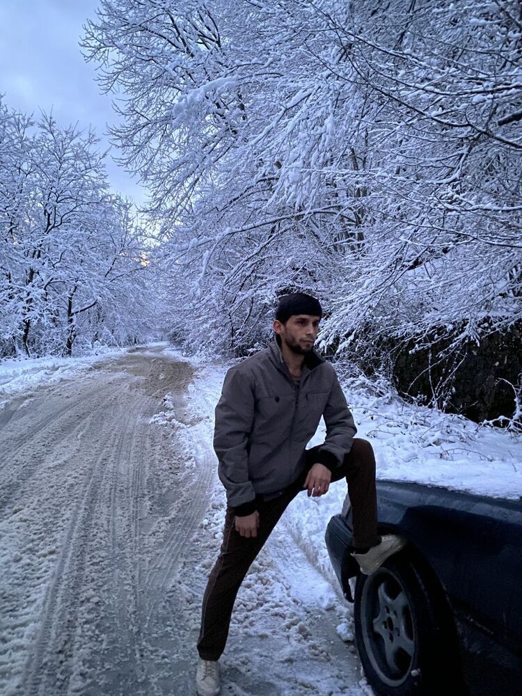  54476159  Axror, 27 ,    