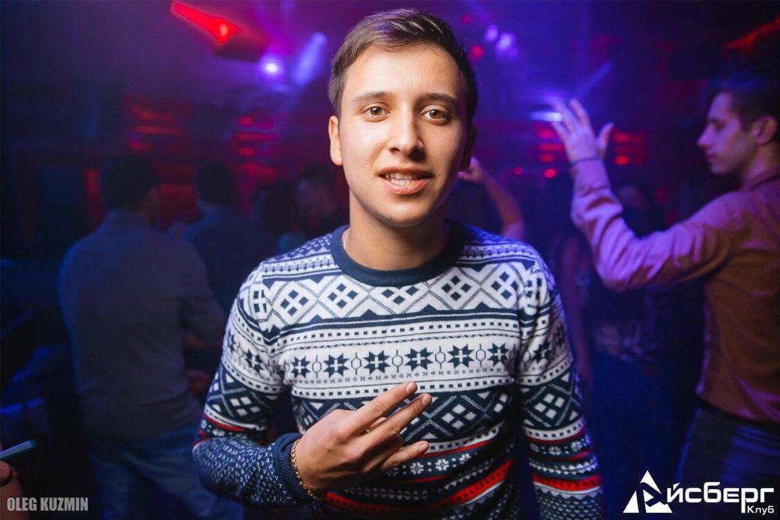  7725979  Zelim, 28 ,    