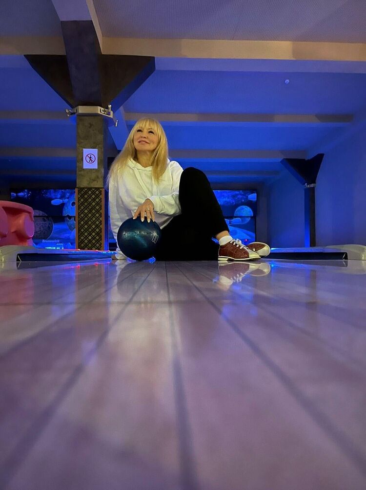  29841899  ELENA, 54 ,    